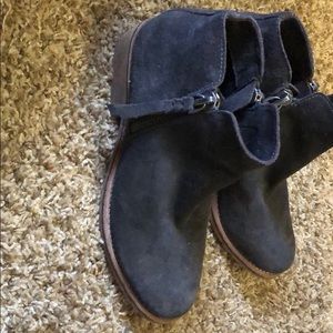 EUC woman’s Dolce Vita gray booties size 8.5